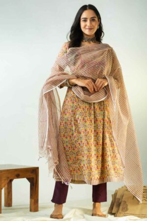 Image for Kusvaa Wsr371 Vaani Handblock Kurta With Kota Doriya Dupatta Front