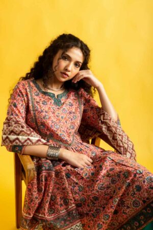 Image for Kusvaa Wsr397 Bhavya Handblock Kurta Dupatta Set Sitting