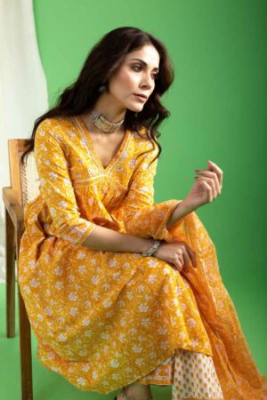 Image for Kusvaa Wsr409 Charvi Cotton Complete Suit Set Sitting