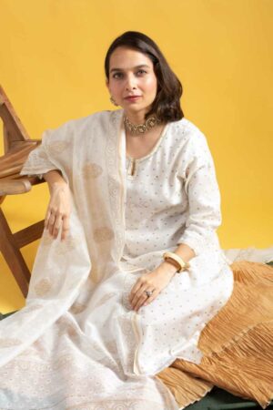 Image for Kusvaa Vcr226 Bhanu Chanderi Silk Kurta Dupatta Set Sitting