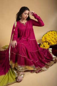 Image for Kusvaa Wsr425 Gautami Cotton Complete Suit Set Sitting