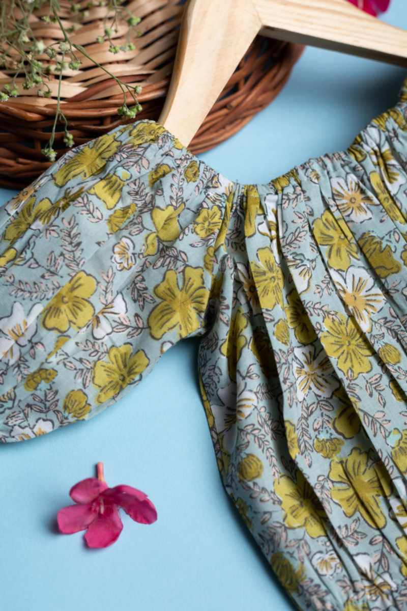 Image for Kusvaa Mbe120 Noshi Cotton Girl's Top Short Set Closeup 2