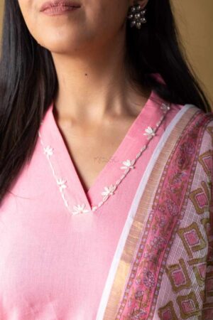 Image for Kusvaa Ws1100 Pinaki Cotton Kurta With Dupatta Set Closeup