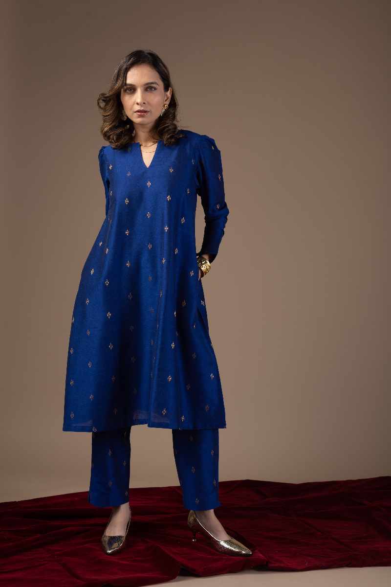 Image for Kusvaa Cood034 Urvashi Cotton Silk Kurta Pant Set Side