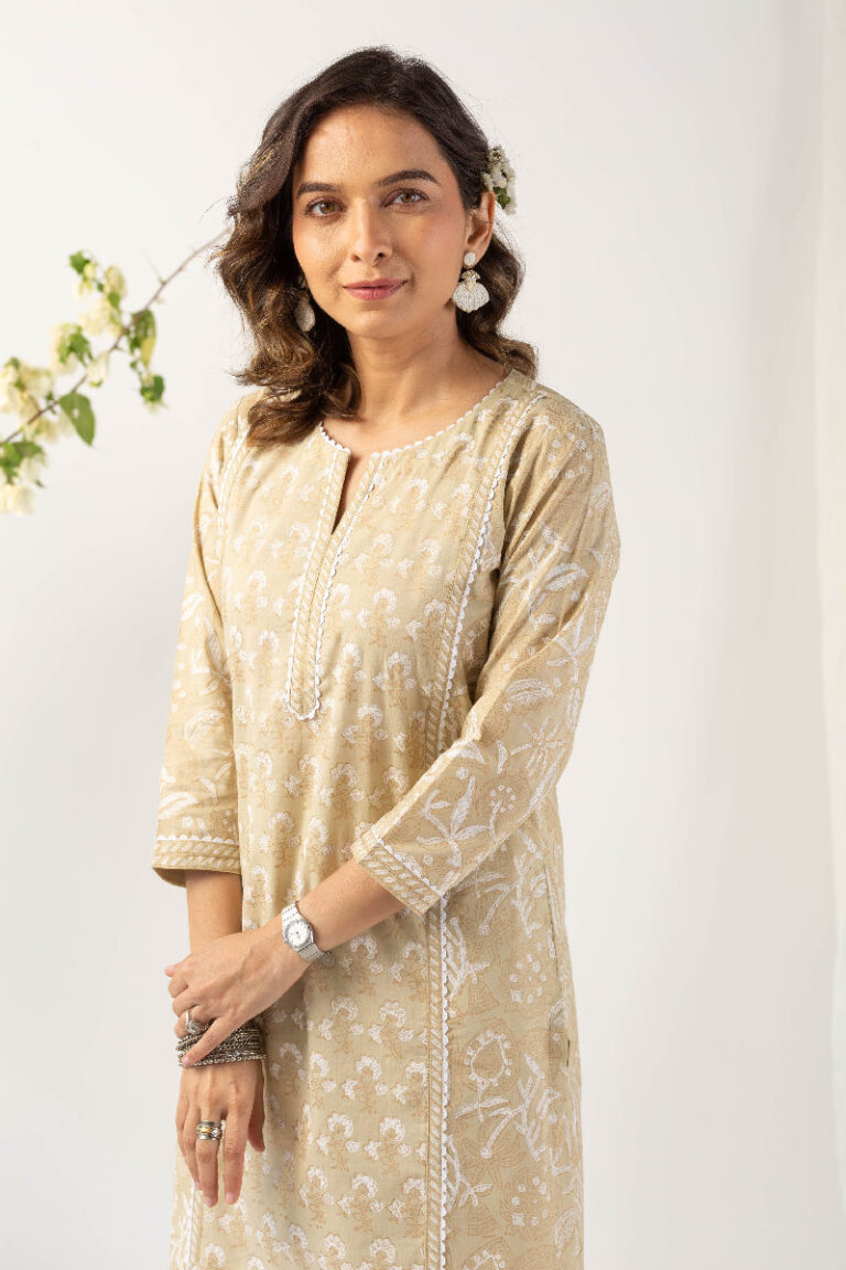 Ravisha Jacquard Kurta (Curve-friendly)