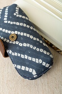 Image for Kusvaa Eyc020 Chashm E Baddoor Sunglass Spectacles Cover Closeup