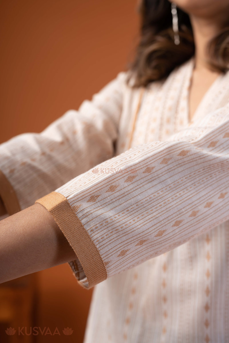 Image for Kusvaa Wkr246 Dewina Handloom Cotton Kurta Closeup 2