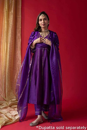 Image for Kusvaa Cood058 Jeena Chanderi Kurta Pant With Jacket Set Closeup 5