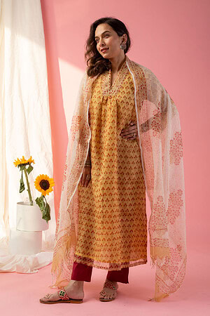 Image for Kusvaa Kds012 Siradha Kurta With Dupatta Set Back