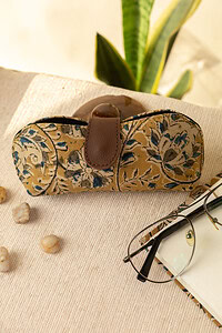 Image for Kusvaa Eyc014 Chashm E Baddoor Sunglass Spectacles Cover Front