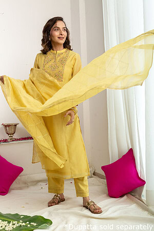 Image for Kusvaa Cood102 Srinaya Chanderi Kurta Pant Set Sleeves
