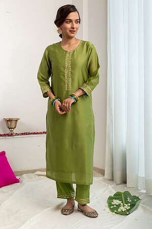Image for Kusvaa Wkr186 Bhavini Chanderi Straight Fit Kurta Sitting